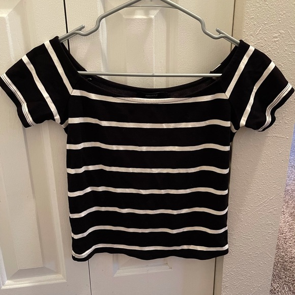 Top - Picture 2 of 2